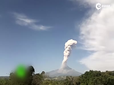 壮观延时摄影：墨西哥科利马火山喷发瞬间