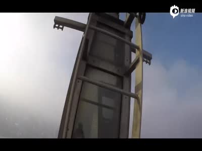 德国18岁男子徒手爬420米上海金茂大厦