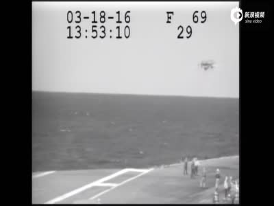 实拍美军预警机航母上降落失败 险坠入大海