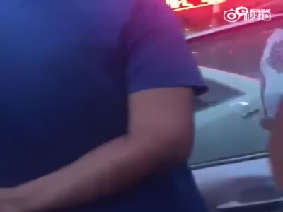 实拍陕西小轿车街头连撞8辆车 女司机被吓哭