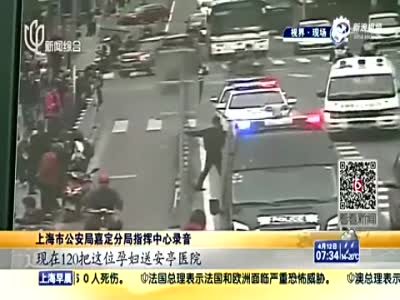 上海孕妇街头临盆 民警群众合搭人墙遮挡