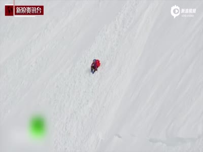 实拍滑雪者300米陡坡坠下 翻滚N次奇迹生还