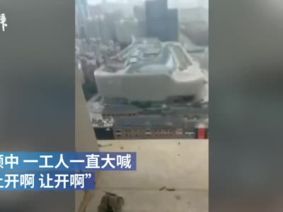 武汉一小区高空吊装玻璃意外脱落，物业：处罚施工方