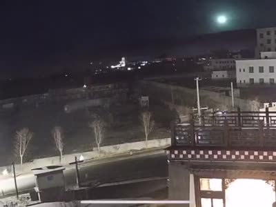 视频 | 黑夜如白昼！甘孜境内多处看到疑似陨石坠落过程