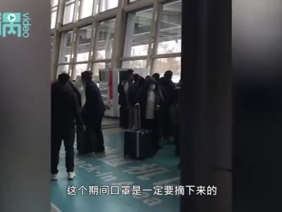 员工质疑中信银行机场办卡不利防疫 被约谈追究责任